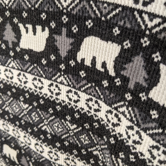 Old Navy Winter Print Lodge Longsleeve - Picture 4 of 5